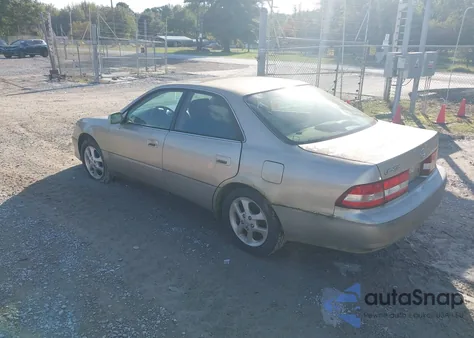 2001 Lexus Es 300 z USA, uszkodzony, nr VIN JT8BF28G310306307